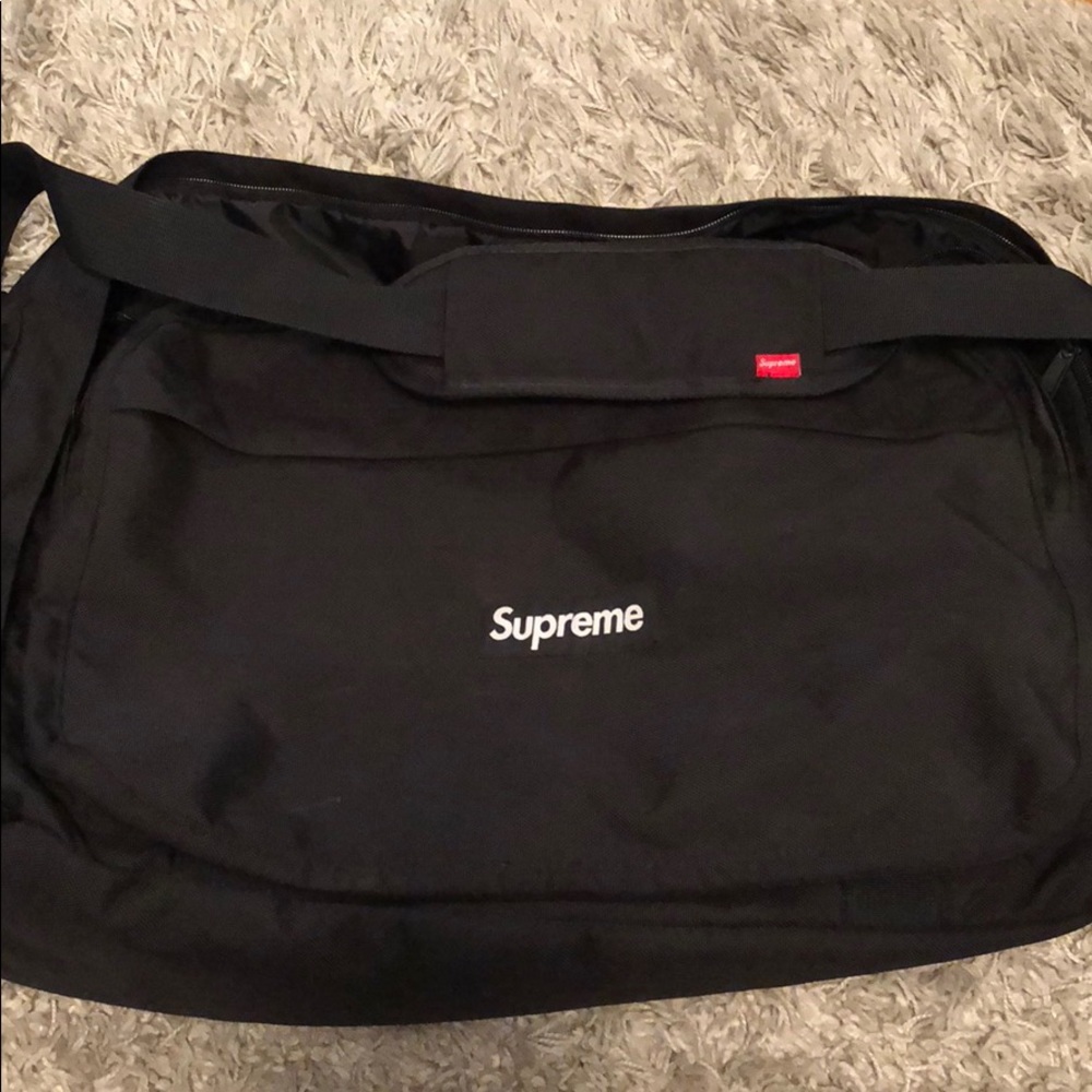 supreme black duffle bag one size